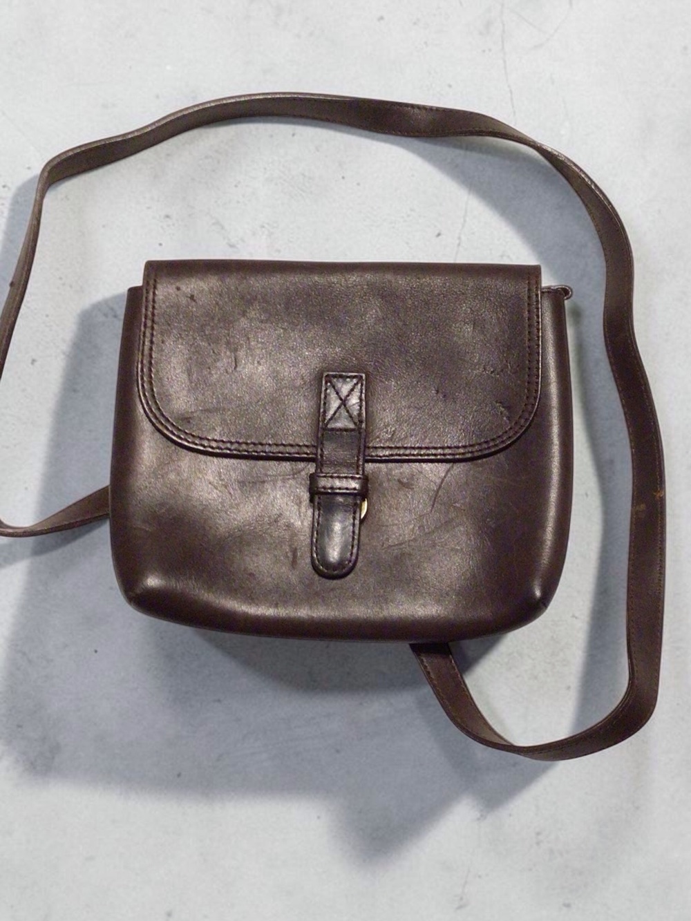 EUC....Small Eddie Bauer Leather messenger bag. Unisex